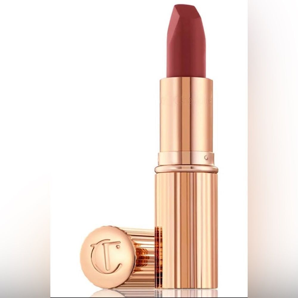 NIB 35.00 Charlotte Tilbury Matte Revolution Lipstick 💄 WALK OF NO SHAME